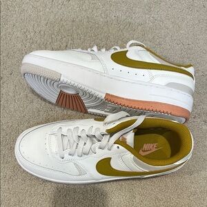 Nike women gamma force sneaker